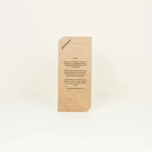 [001101] Tarjeton kraft marcapaginas. 7,3×16,5 cm.
