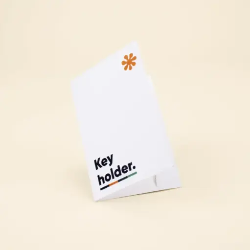 [002118] PAPEL PLANTABLE: KARTE  Porta llaves de hotel en díptico. Impresión a todo color