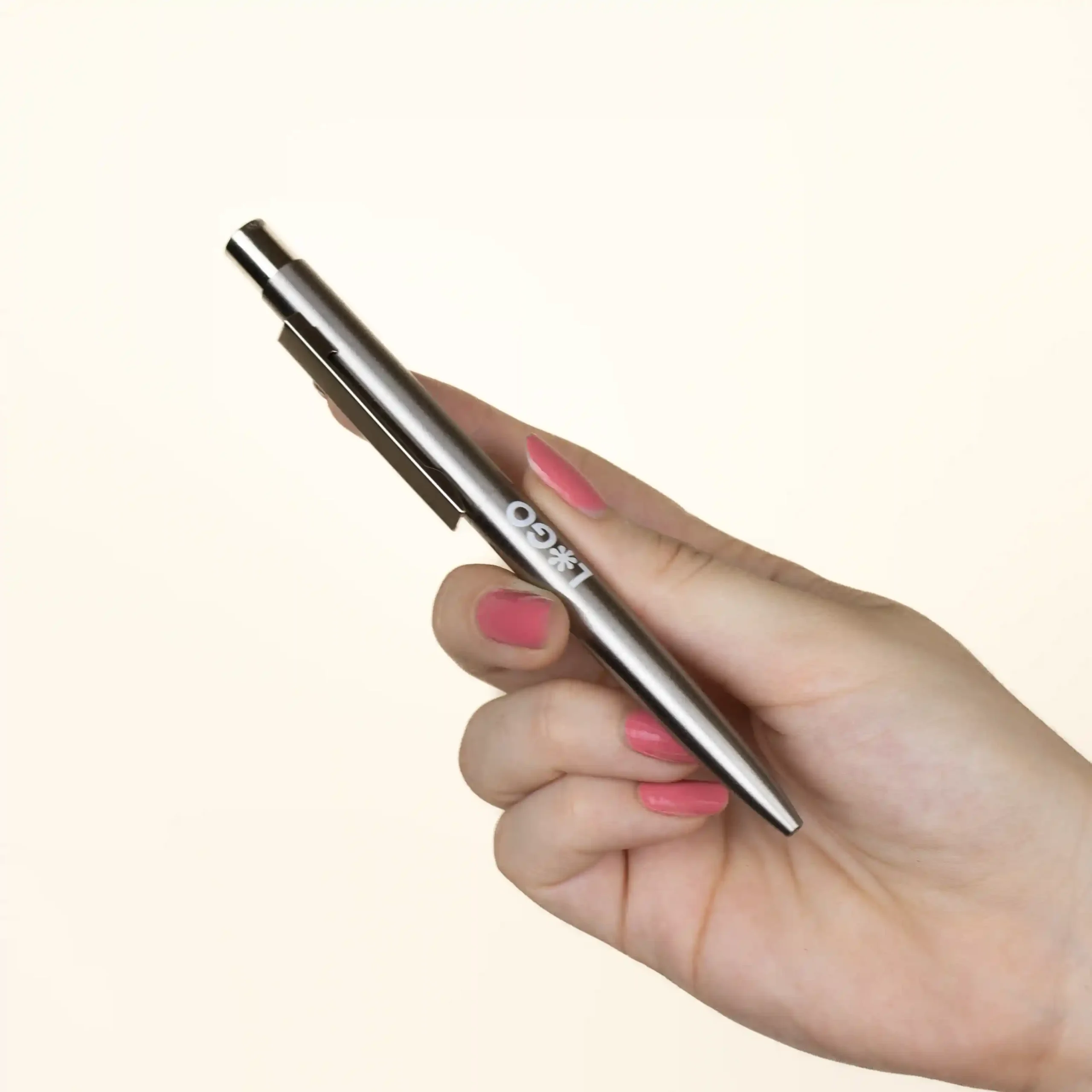 [006014] GATSBY: Stylo en acier inoxydable recyclé. Personnalisation en 1 couleur