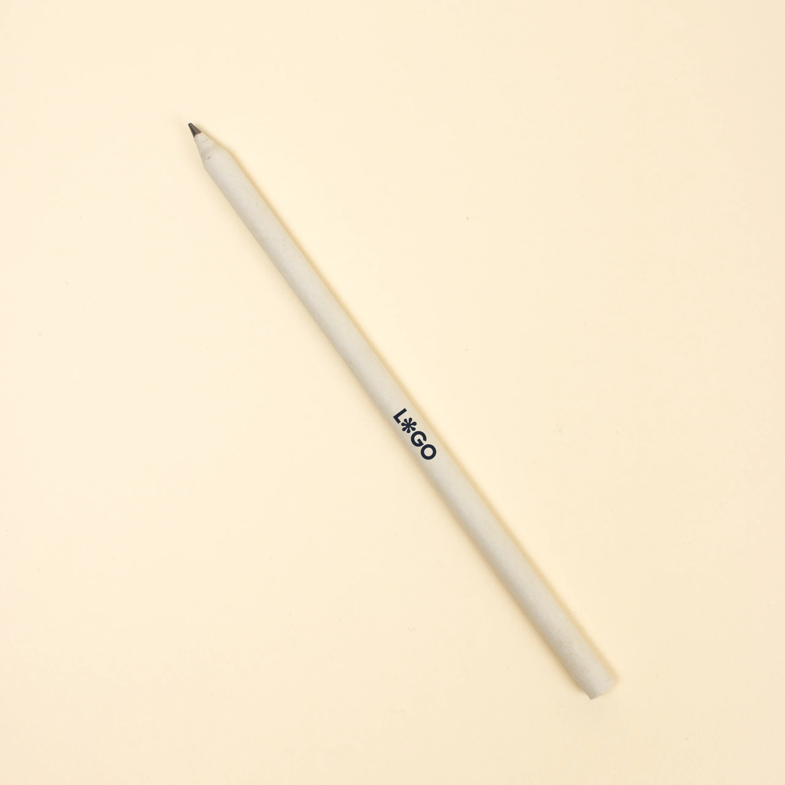[006009] ALBAR: Lápiz de papel de periódico reciclado. Personalizado a 1 tinta